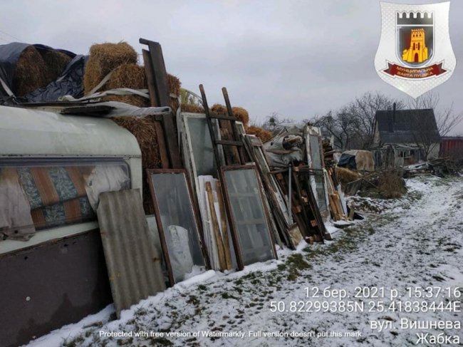 Житель Луцької громади перетворив власну територію на сміттєзвалище