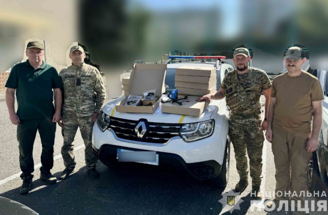 Поліцейські стрілецького батальйону Волині отримали 20 «бойових пташок» від колег із Запоріжжя