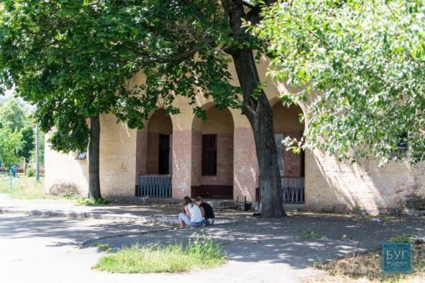 У Благодатному в приміщенні колишньої лазні влаштували притон. ФОТО