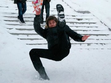 Луцькі спортсмени розповіли, як правильно падати під час ожеледиці. ВІДЕО, ФОТО