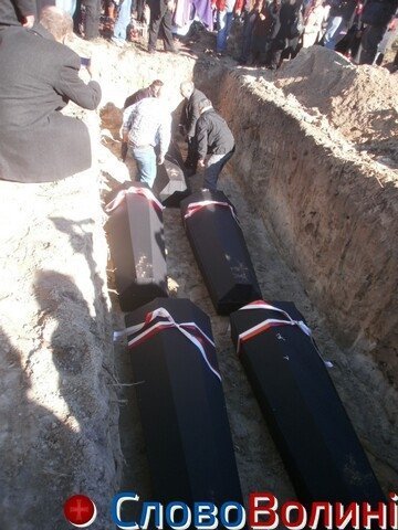 Під Рожищем перепоховали жертв Волинської трагедії. ФОТО