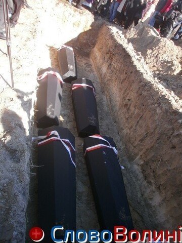 Під Рожищем перепоховали жертв Волинської трагедії. ФОТО