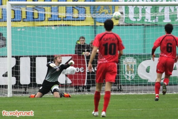 Західноукраїнське дербі: фото з гри «Волині» у Львові