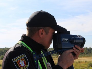 На двох вулицях у Луцьку патрульні з TruCam вимірюватимуть швидкість