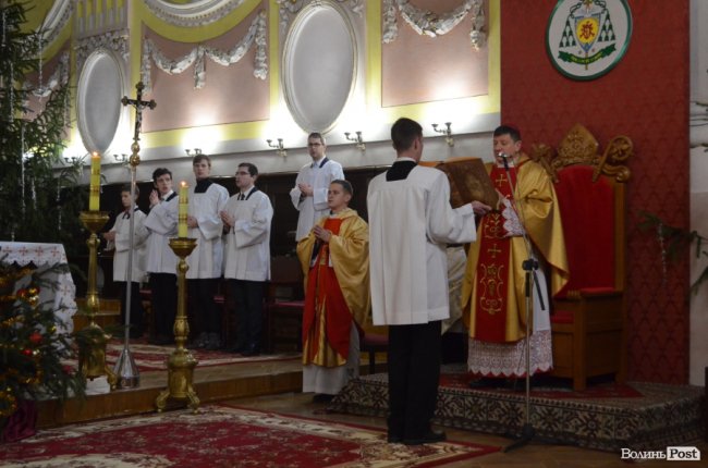 Магія Різдва: у луцькому соборі відбулося урочисте богослужіння. ФОТО