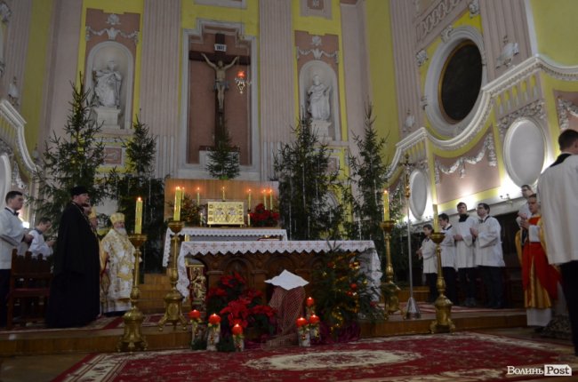 Магія Різдва: у луцькому соборі відбулося урочисте богослужіння. ФОТО