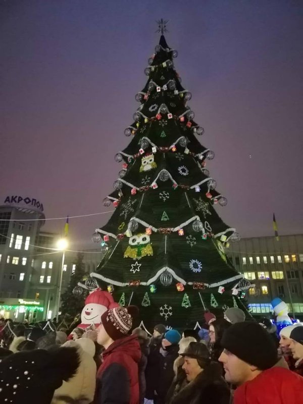 Як виглядають головні ялинки різних міст України. ФОТО