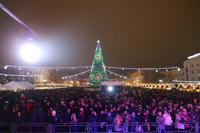 Як виглядають головні ялинки різних міст України. ФОТО