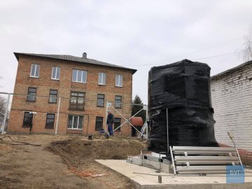 У волинській лікарні для хворих на Covid-19 завершують встановлювати кисневу станцію