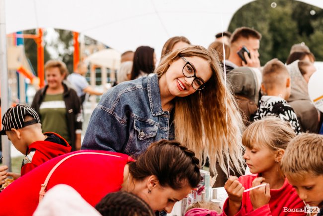 Розкриття таємниці, подарунки та KADNAY «на десерт»: як на «Супернові» веселилися «добрі сусіди». ФОТОРЕПОРТАЖ*