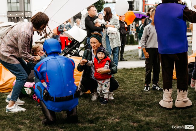 Розкриття таємниці, подарунки та KADNAY «на десерт»: як на «Супернові» веселилися «добрі сусіди». ФОТОРЕПОРТАЖ*