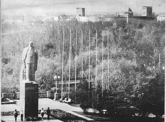 Ленін і замок: у мережі з'явилося історичне фото