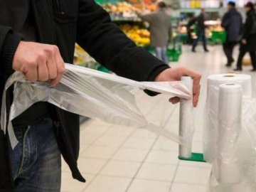 В Україні з 1 лютого подорожчають пластикові пакети
