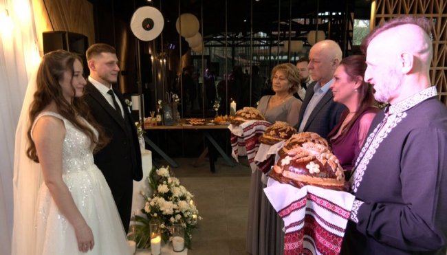 У Луцьку військовий одружився з медикинею, з якою познайомився під час операції 