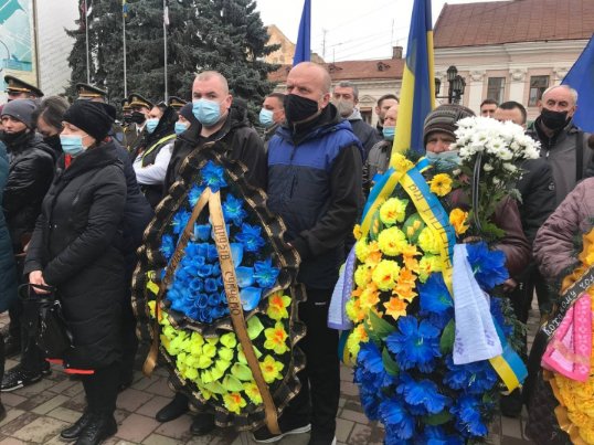 На Буковині попрощались із двома воїнами ЗСУ, які загинули на Донбасі. ФОТО