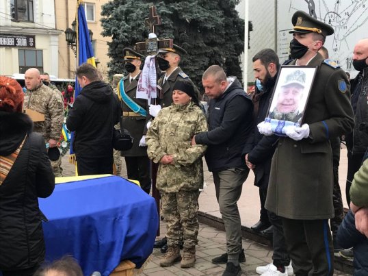 На Буковині попрощались із двома воїнами ЗСУ, які загинули на Донбасі. ФОТО