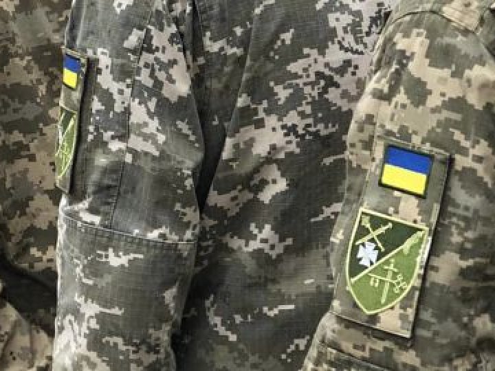 Зцілився за секунду: у Луцьку чоловік з палицею раптово одужав та втік від ТЦК