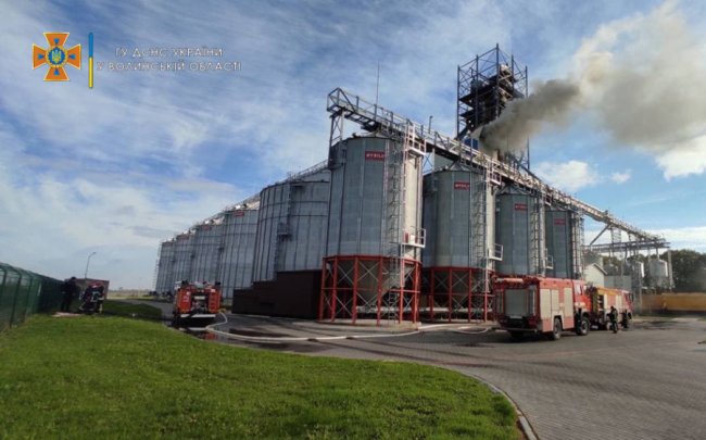 На Волині сталася пожежа на агропідприємстві. ФОТО