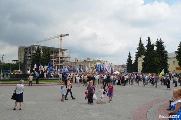 Луцьк вийшов на віче - захищати мову. ФОТО