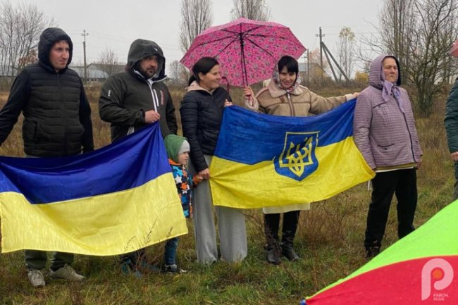 У рідному селі на Волині зустріли звільненого з полону воїна-десантника. ФОТО