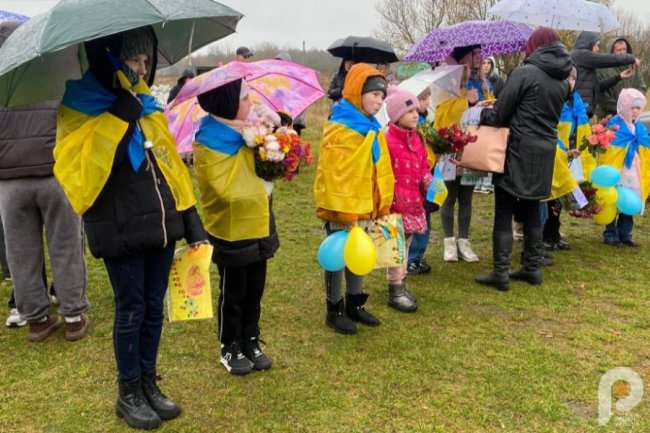 У рідному селі на Волині зустріли звільненого з полону воїна-десантника. ФОТО