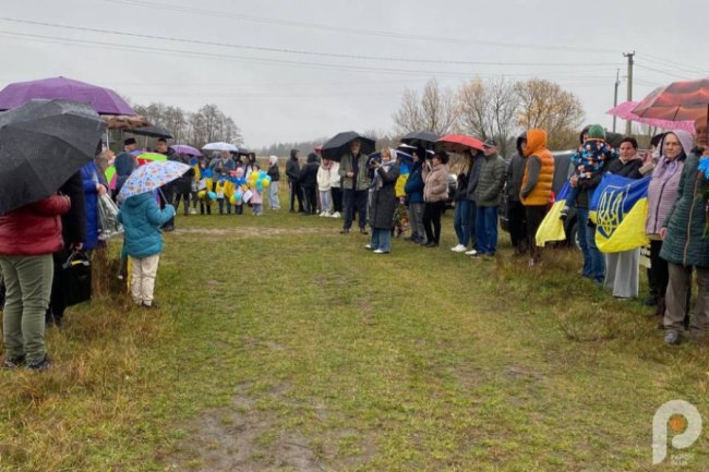 У рідному селі на Волині зустріли звільненого з полону воїна-десантника. ФОТО