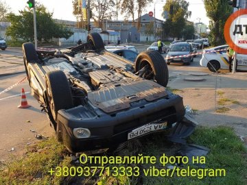 П’яний водій у Києві травмував жінку з дитиною і намагався втекти