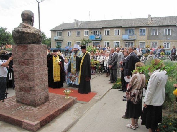 У місті на Волині відкрили памʼятник Шевченку. ФОТО