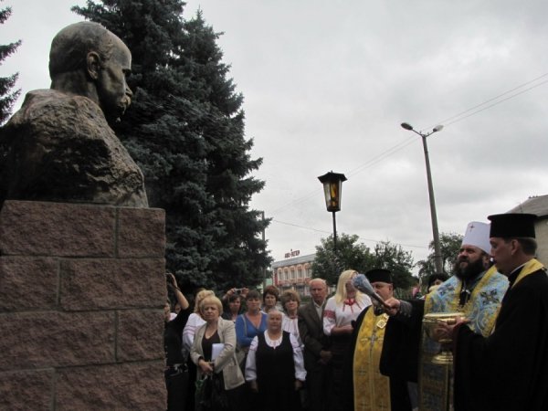 У місті на Волині відкрили памʼятник Шевченку. ФОТО