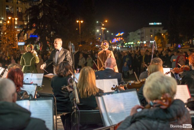 «Перша хвилина миру»: лучани вшанували полеглих воїнів. ФОТО