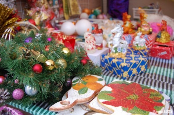 У центрі Луцька розгорнули новорічний ярмарок. ФОТО