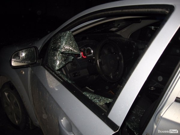 У Луцьку стався напад на автомобіль довіреної особи кандидата на посаду міського голови. ФОТО