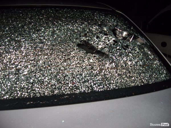 У Луцьку стався напад на автомобіль довіреної особи кандидата на посаду міського голови. ФОТО