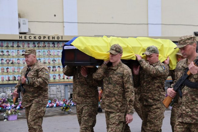 Луцька громада попрощалася з Героєм Михайлом Слутяком