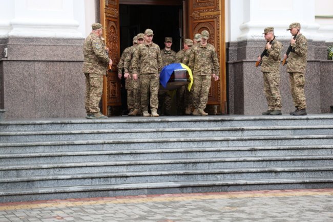 Луцька громада попрощалася з Героєм Михайлом Слутяком