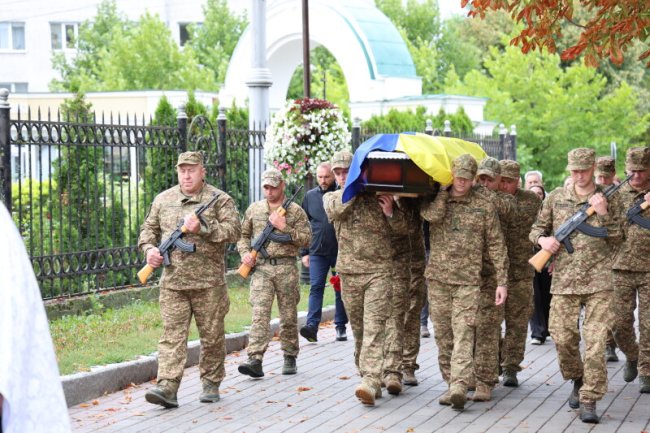 Луцька громада попрощалася з Героєм Михайлом Слутяком