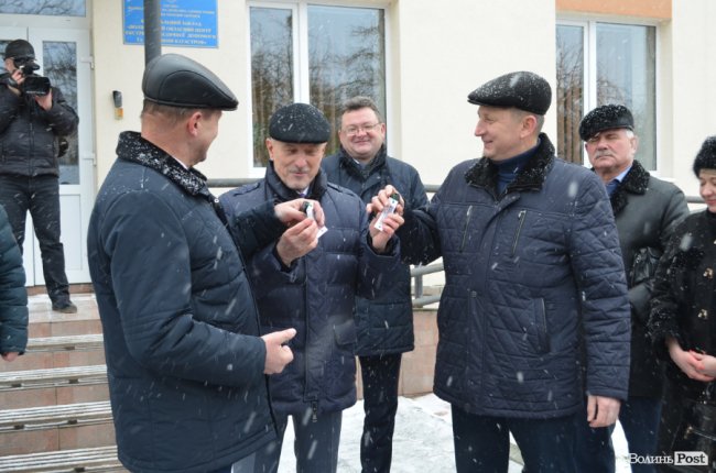 У Луцьку сімейним лікарям вручили ключі від новеньких автівок. ФОТО