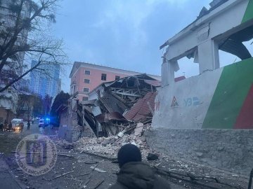 Ракетна атака на Київ: пошкоджені будинки, поранені 18 людей