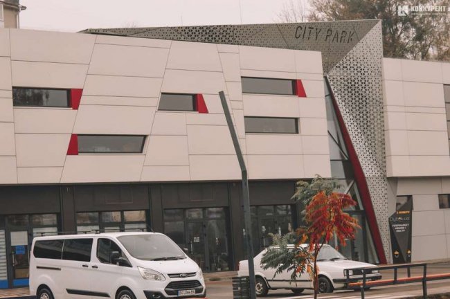 Атмосферні фото осені у луцькому «Сіті Парку»