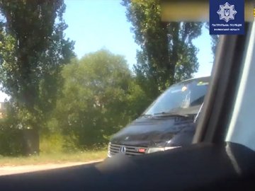 У Луцьку п'яний водій втікав від патрульних, а потім хотів «відмазатися» хабарем від відповідальності. ВІДЕО