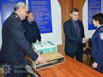 Луцький міськвідділ поліції отримав оргтехніки на 100 тисяч