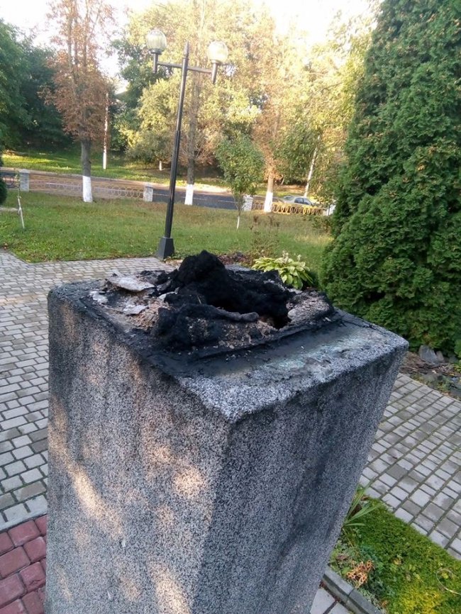 На Волині вандали пошкодили пам’ятник, за інформацію обіцяють винагороду