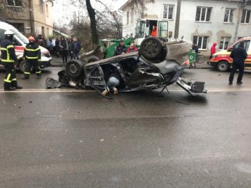 ДТП на Львівській: легковик влетів у маршрутку
