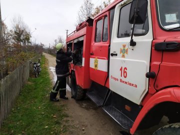 У селі на  Волині від вогню рятували легковий автомобіль