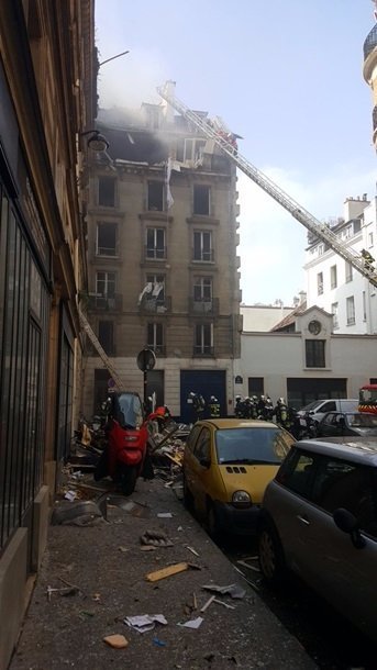 Вибух у центрі Парижа: п'ятеро постраждалих. ФОТО 