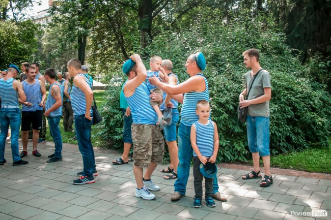 У Луцьку вшанували десантників. ФОТО