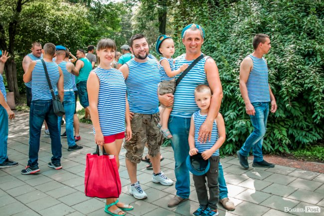 У Луцьку вшанували десантників. ФОТО