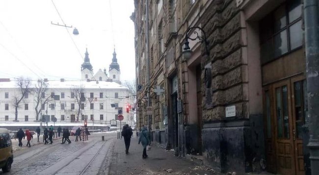 У центрі Львова обвалився фасад будинку