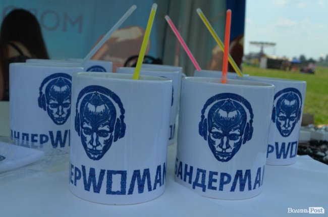 Від і до: які і за скільки сувеніри везуть з «Бандерштату». ФОТО