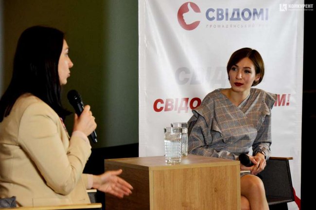 «Головне – не скиглити»: з лучанами зустрілася народна депутатка. ФОТО